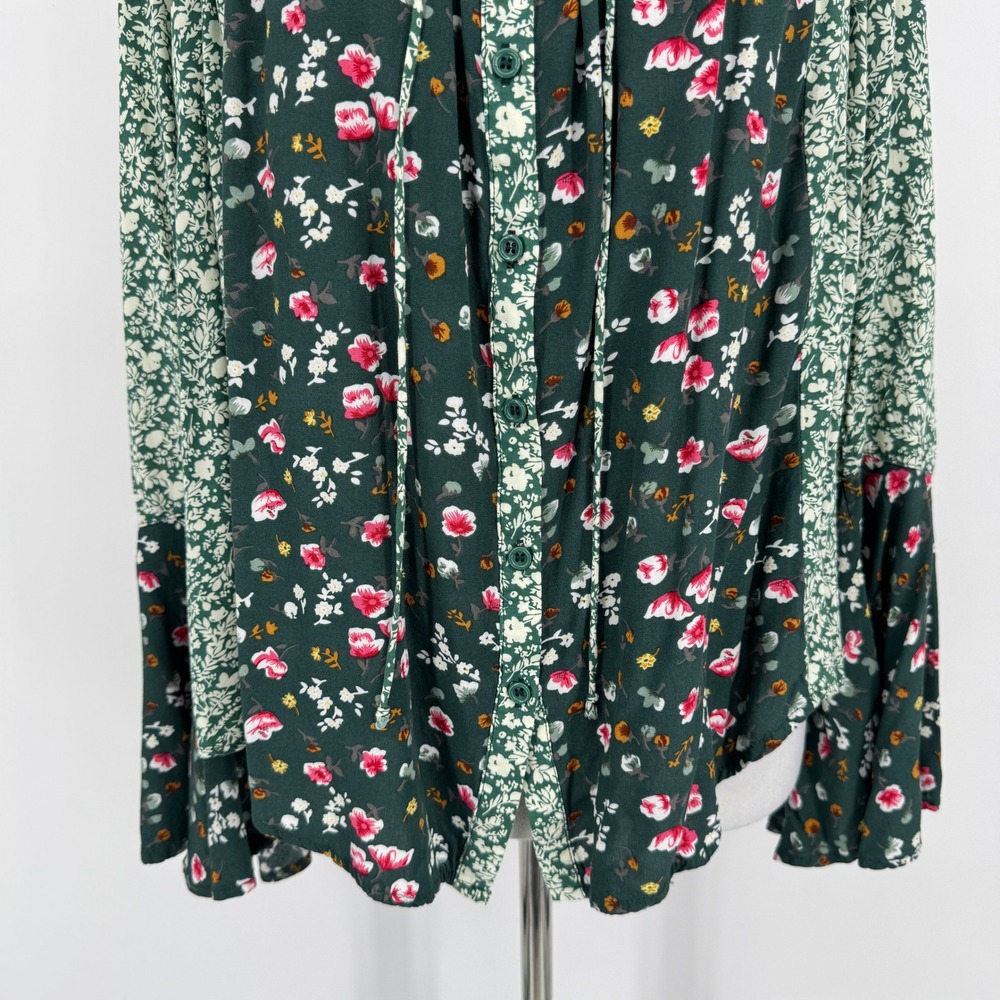 Easel Floral Patchwork Button Front Blouse Size L… - image 4
